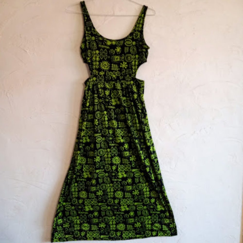 Retro style jumper cut out dress